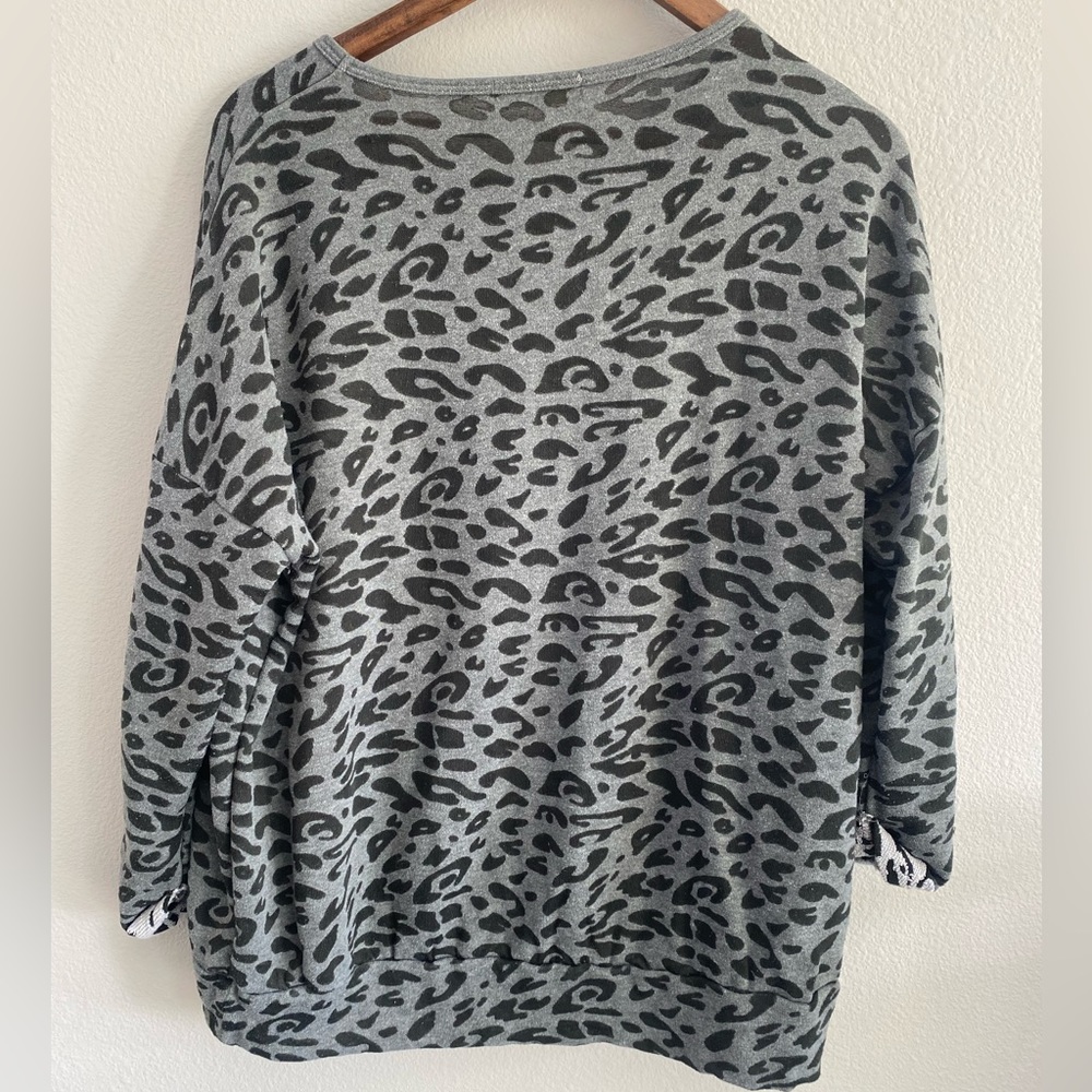 Liberty Love Grey and Black Leopard Print Top 1XL - Picture 2 of 6